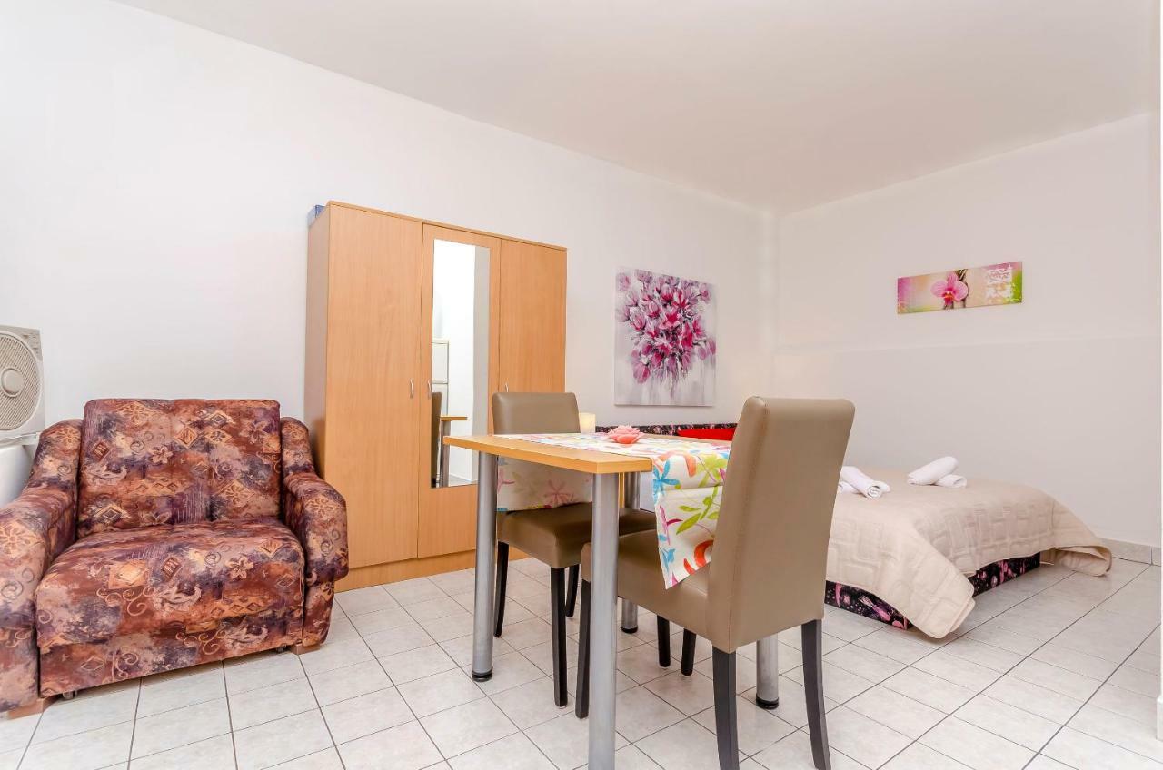 Apartments Tonka Donji Okrug  ภายนอก รูปภาพ