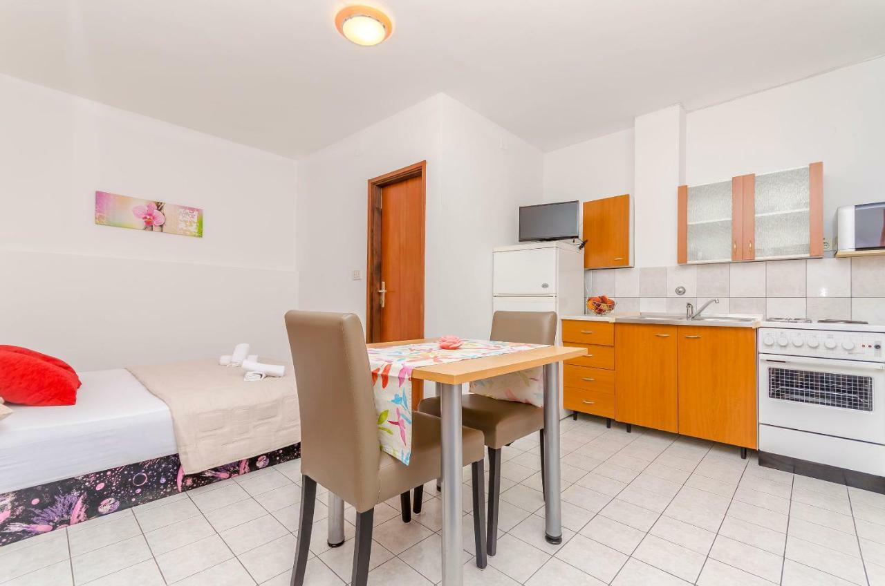 Apartments Tonka Donji Okrug  ภายนอก รูปภาพ